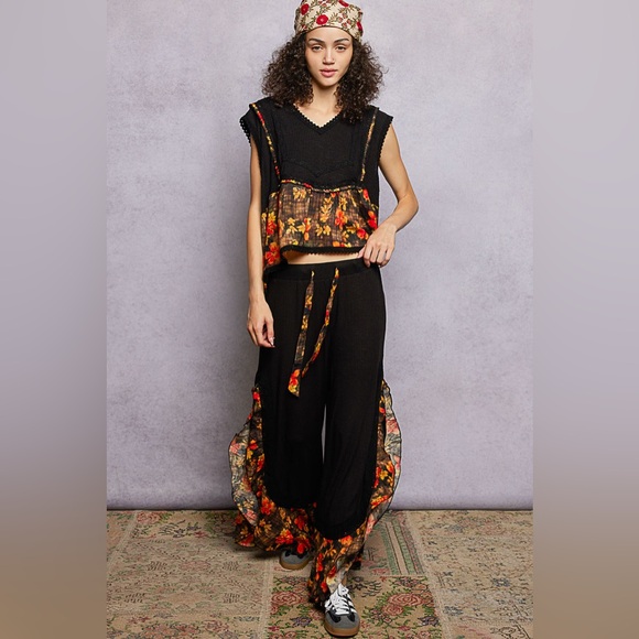 POL Tops - POL Lace Detail Floral Cropped Ruffled Top🆕